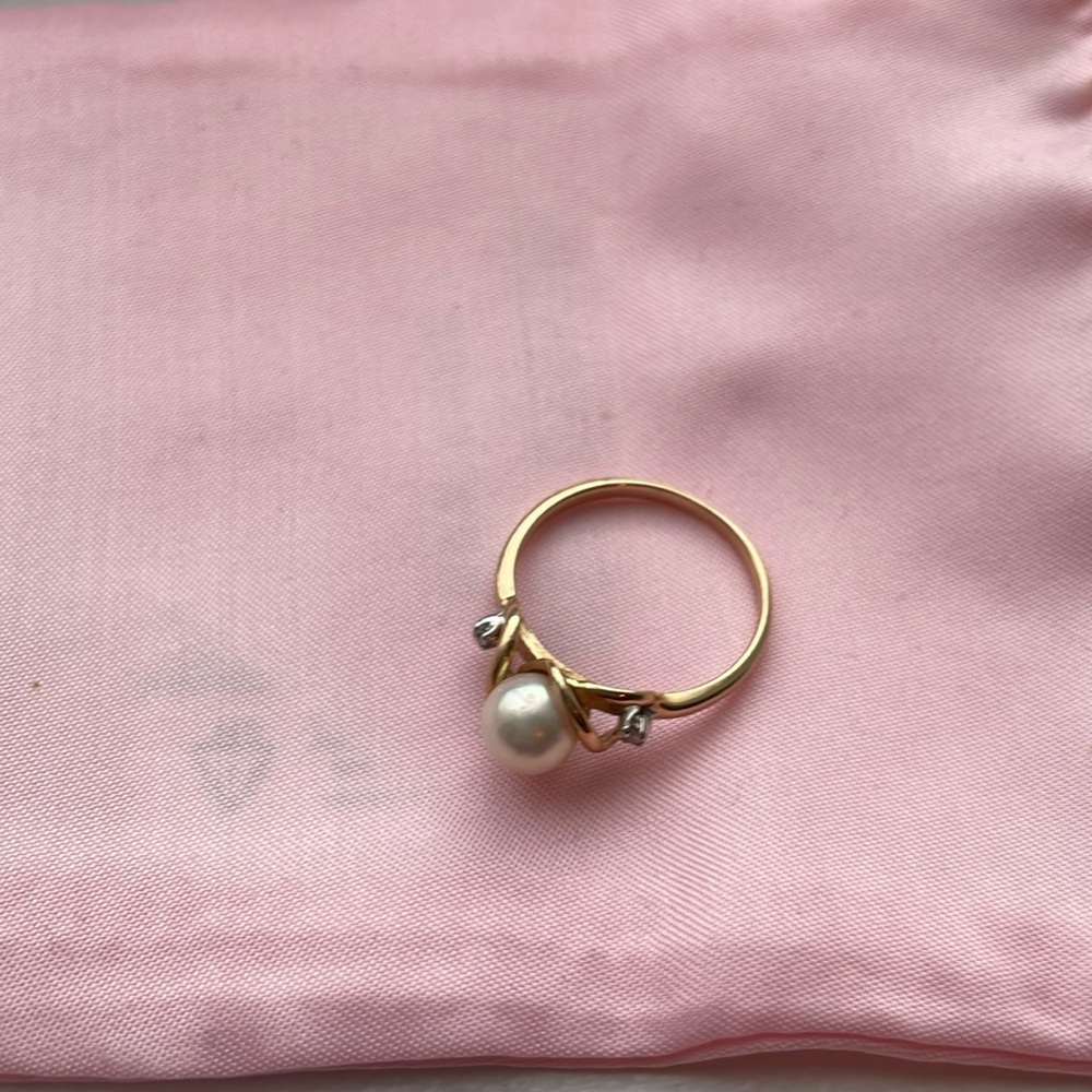Gold pearl diamond ring